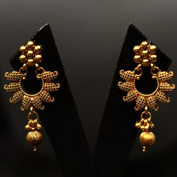 Amvika Close-Neck Necklace - Image 4